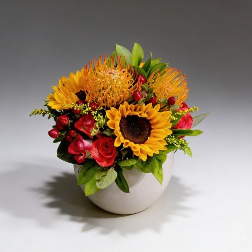 Σύνθεση με πρωτέα, ηλίανθο και τριαντάφυλλα