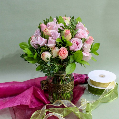Μπουκέτο με ροζ και δίχρωμα τριαντάφυλλα