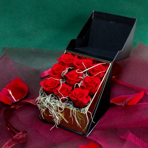 Χάρτινο κουτί με κόκκινα forever roses