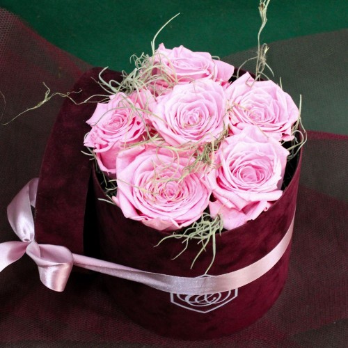 Βελούδινο μπορντό κουτί με ροζ forever roses