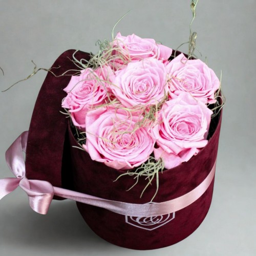 Βελούδινο μπορντό κουτί με ροζ forever roses