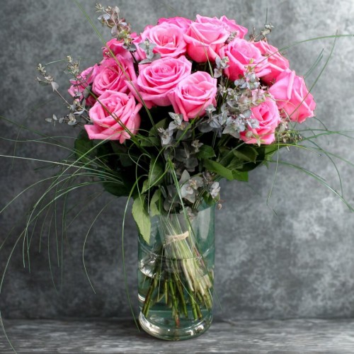 Μπουκέτο με 15 ροζ τριαντάφυλλα εκουαδορ 