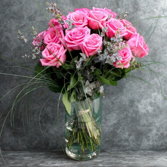 Μπουκέτο με 15 ροζ τριαντάφυλλα εκουαδορ 