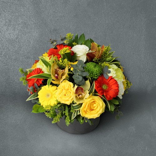 Σύνθεση με Σιμπίντιουμ, Τριαντάφυλλα και Χρυσάνθεμα