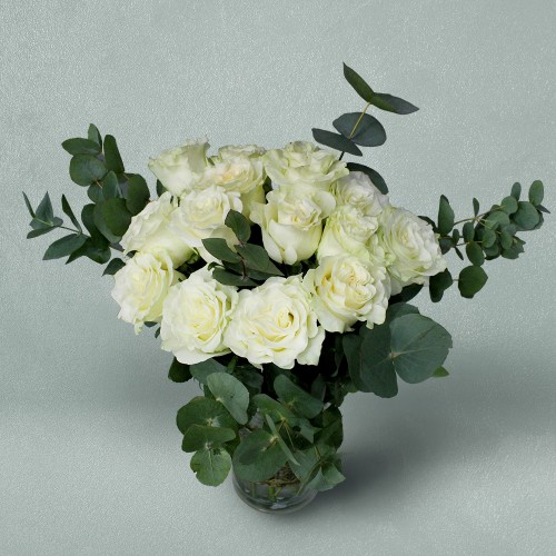 Ανθοδέσμη με 15 λευκά τριαντάφυλλα ΕΚΟΥΑΔΟΡ 