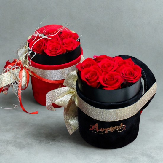 Βελούδινο κουτί με κόκκινα forever roses